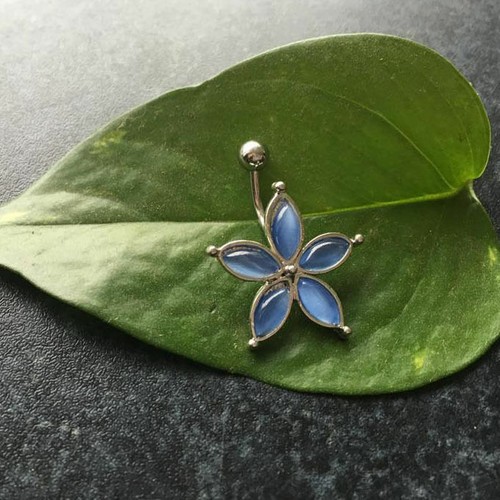 Bauchnabelpiercing blüte - bauchnabelpiercing,
